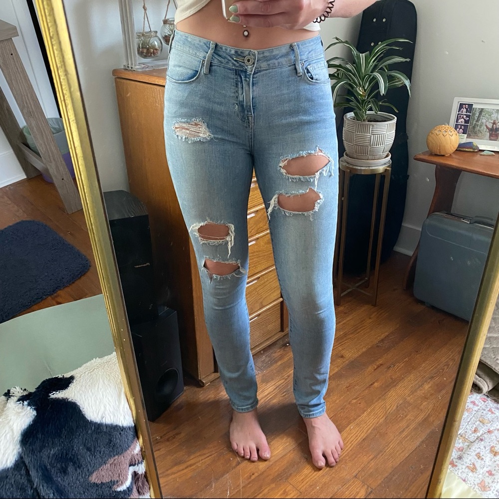Distressed high-waisted jeans